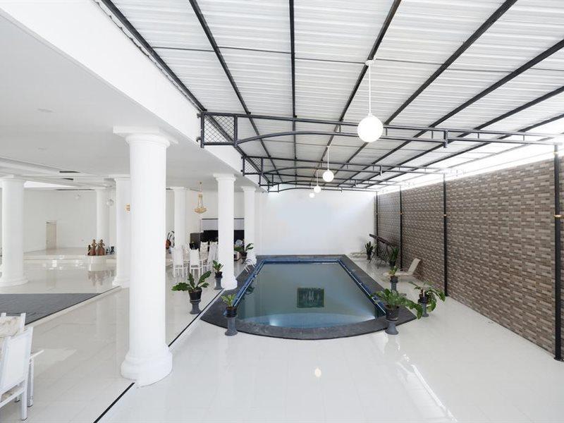 Griya Rw Family Guest House Redpartner Solo Extérieur photo