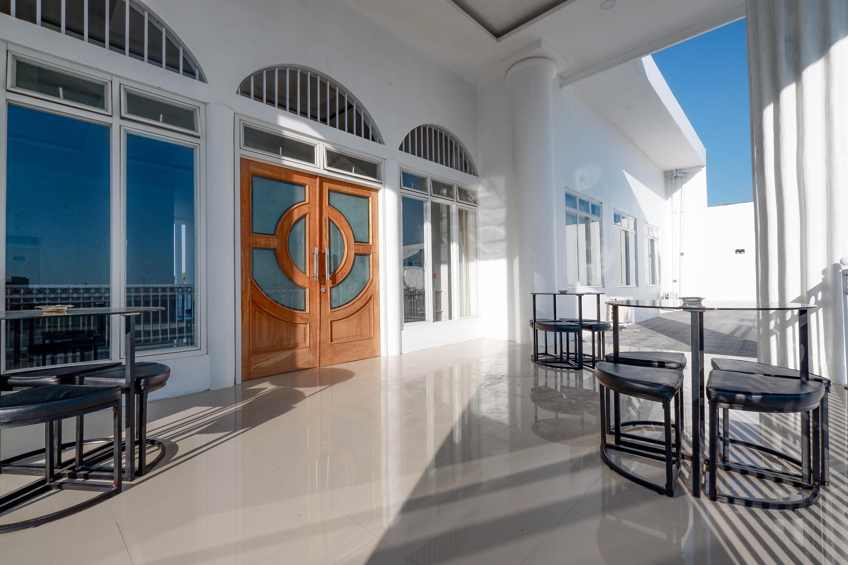 Griya Rw Family Guest House Redpartner Solo Extérieur photo