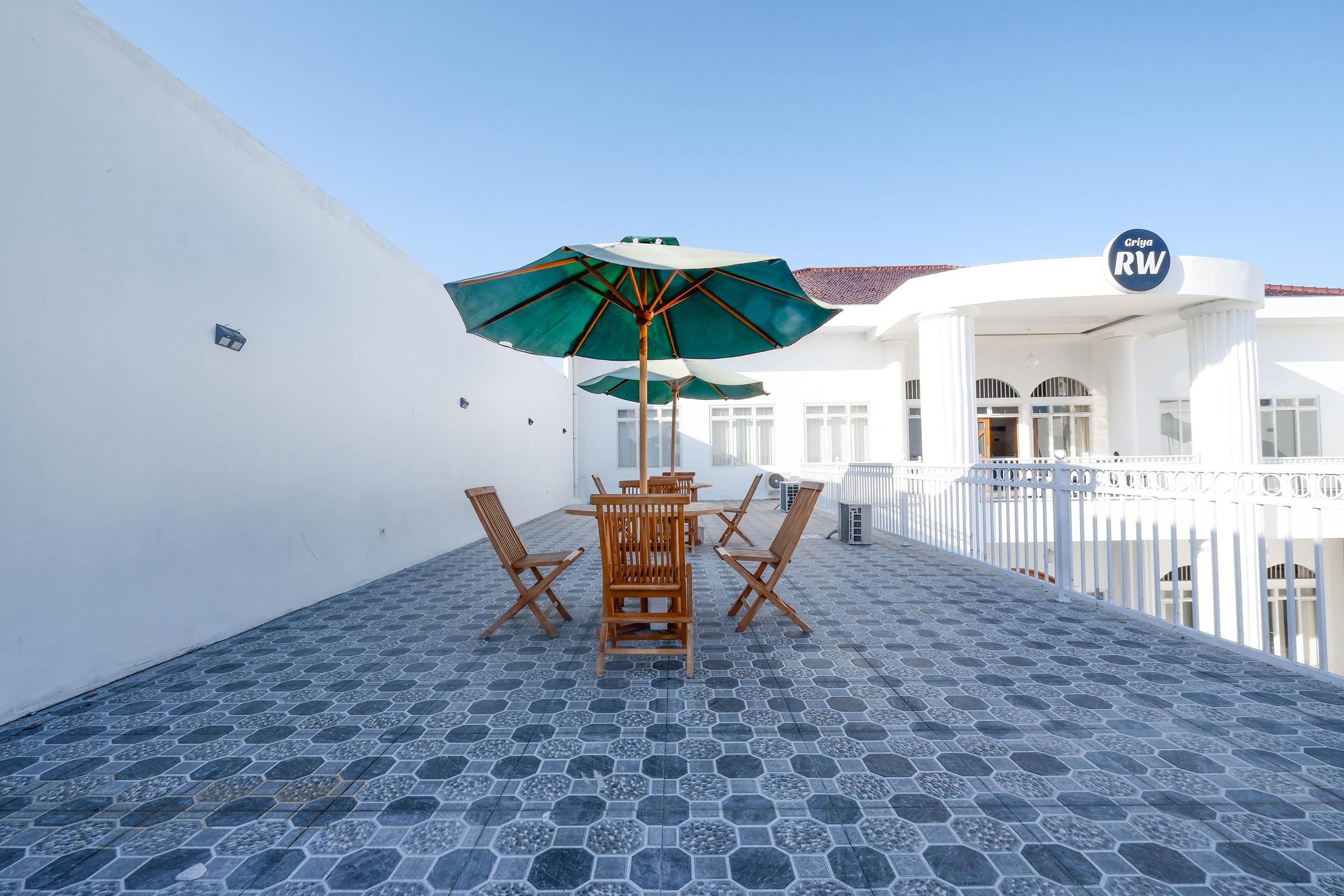 Griya Rw Family Guest House Redpartner Solo Extérieur photo