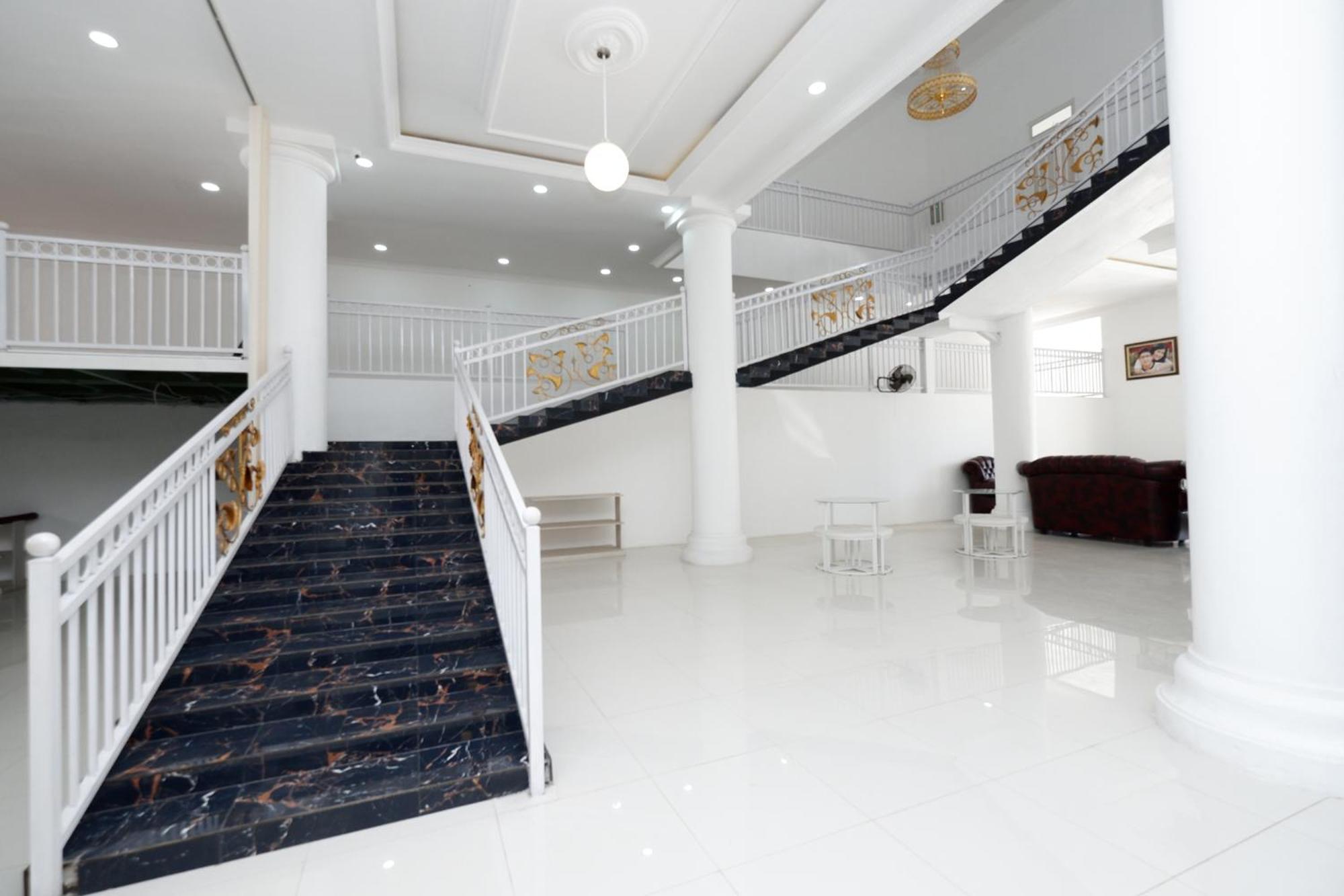 Griya Rw Family Guest House Redpartner Solo Extérieur photo