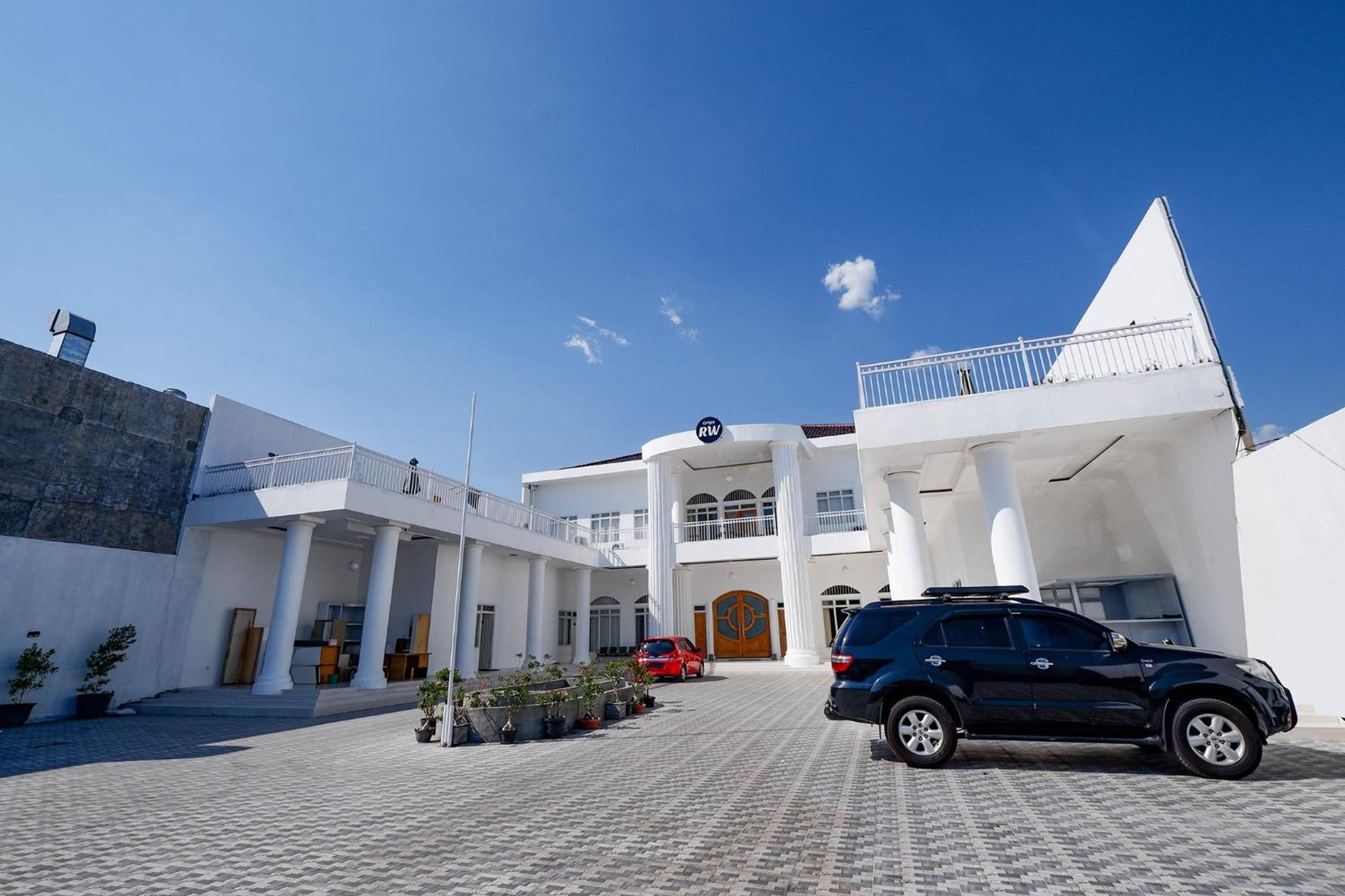 Griya Rw Family Guest House Redpartner Solo Extérieur photo