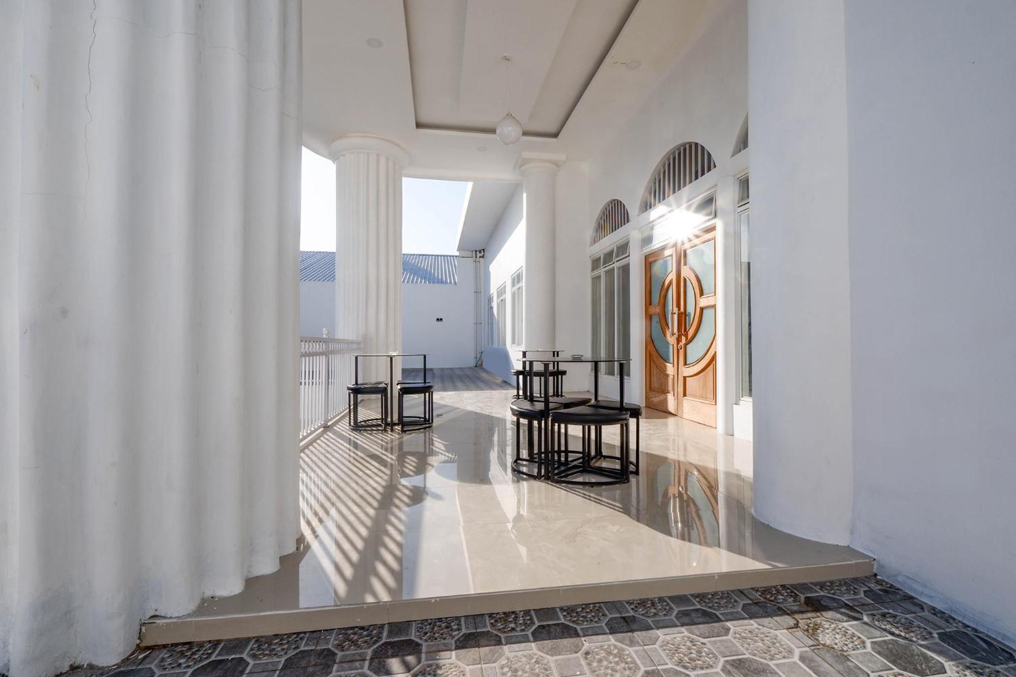 Griya Rw Family Guest House Redpartner Solo Extérieur photo