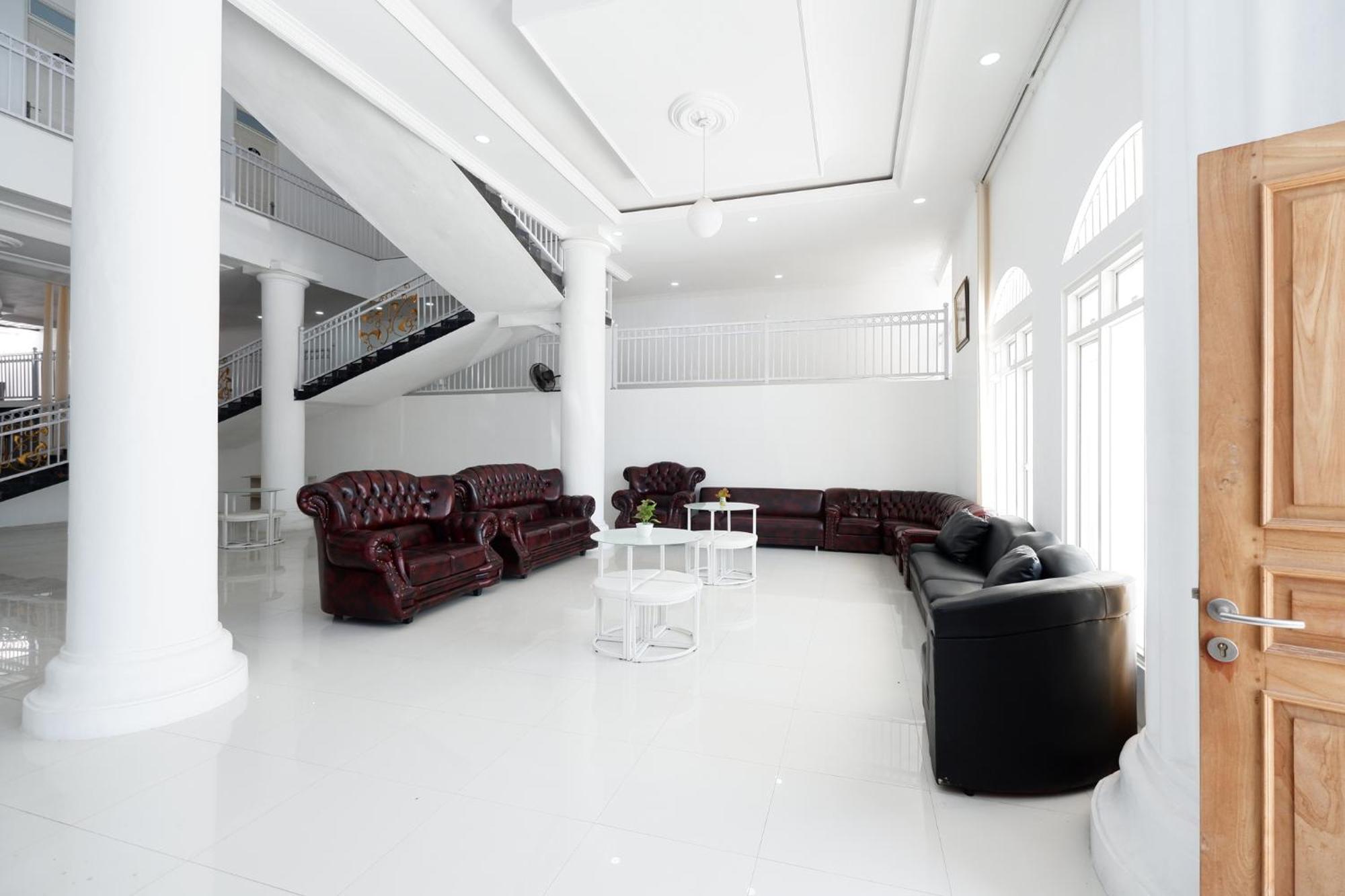 Griya Rw Family Guest House Redpartner Solo Extérieur photo
