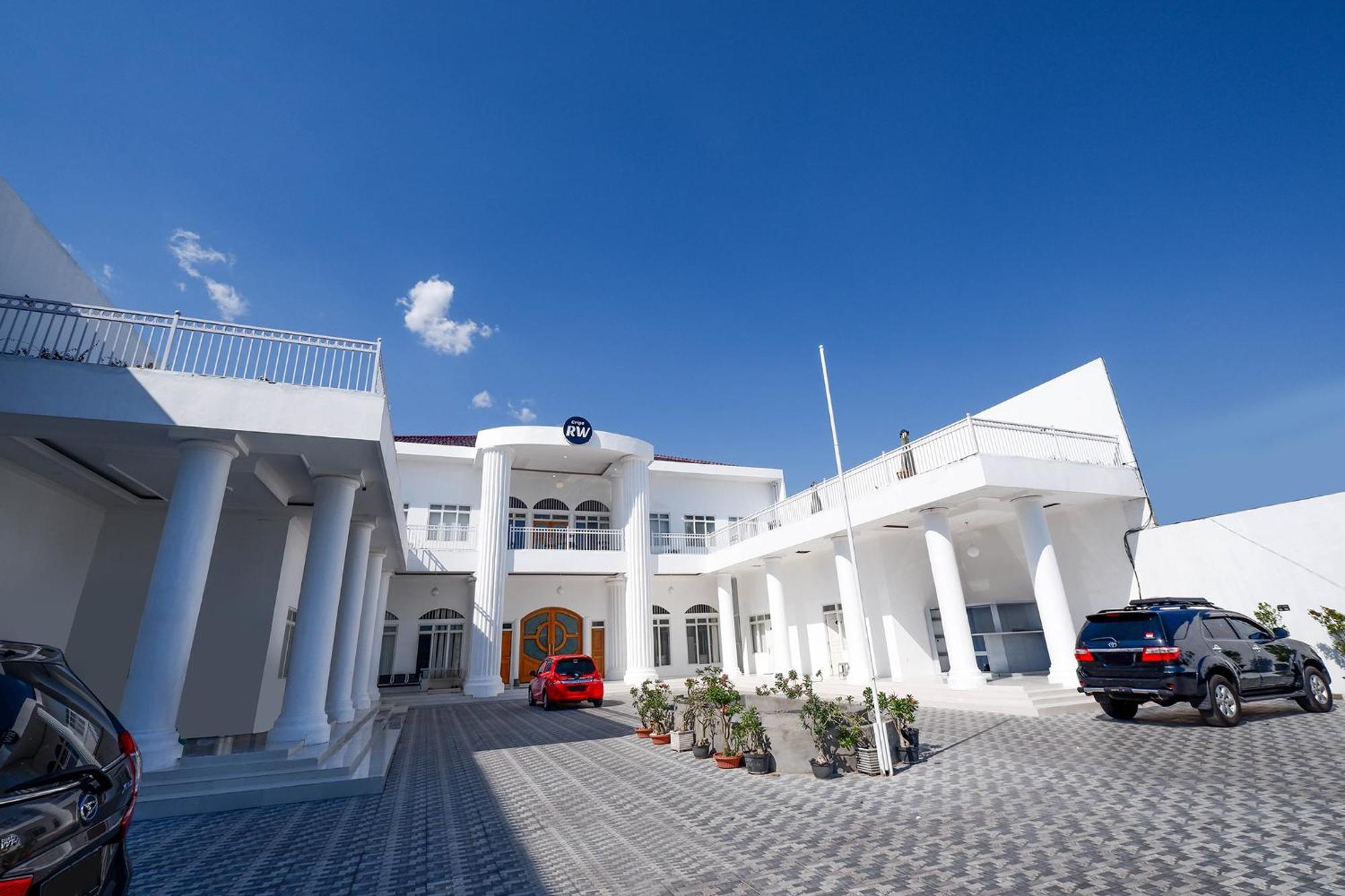 Griya Rw Family Guest House Redpartner Solo Extérieur photo