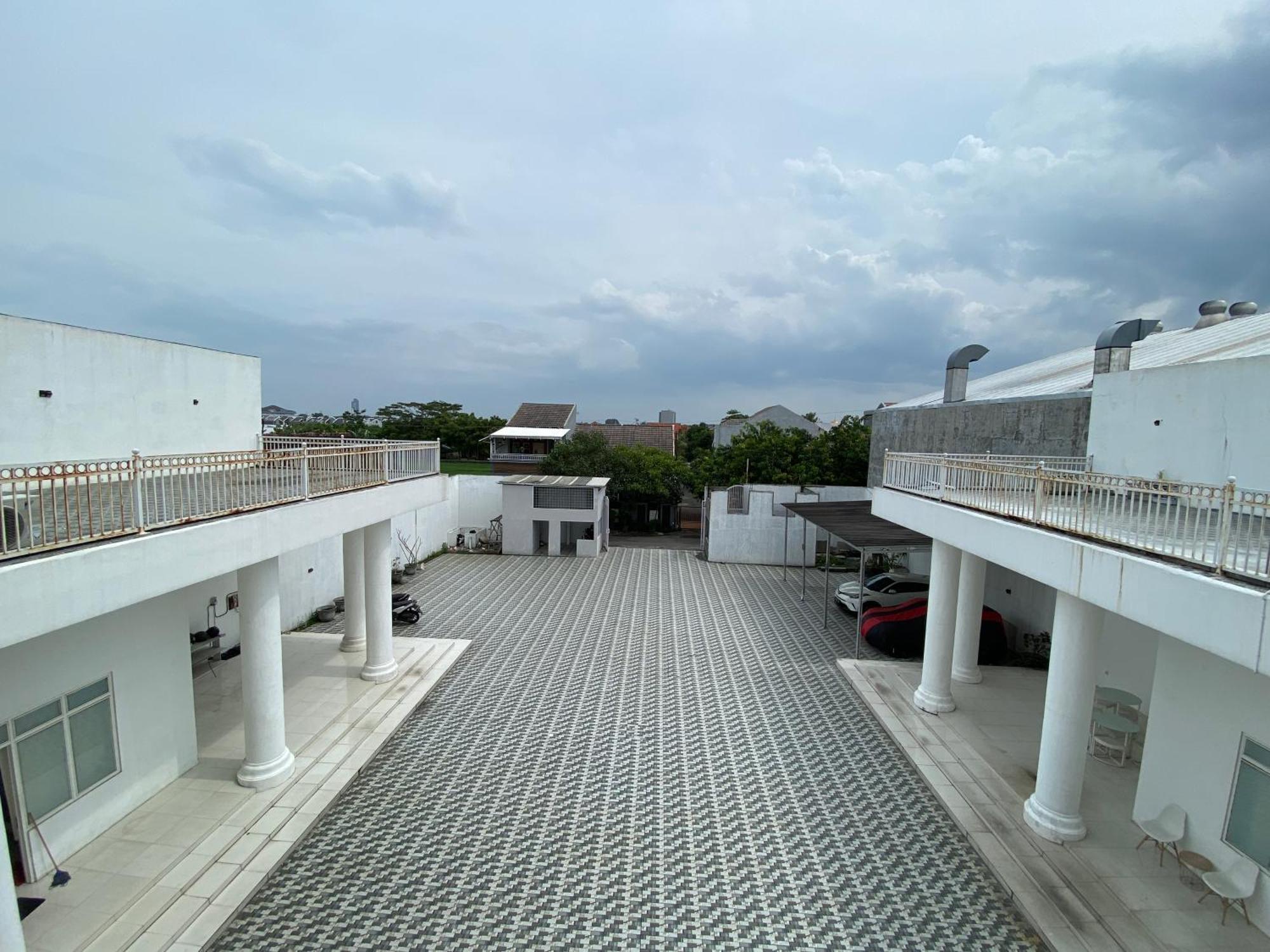 Griya Rw Family Guest House Redpartner Solo Extérieur photo