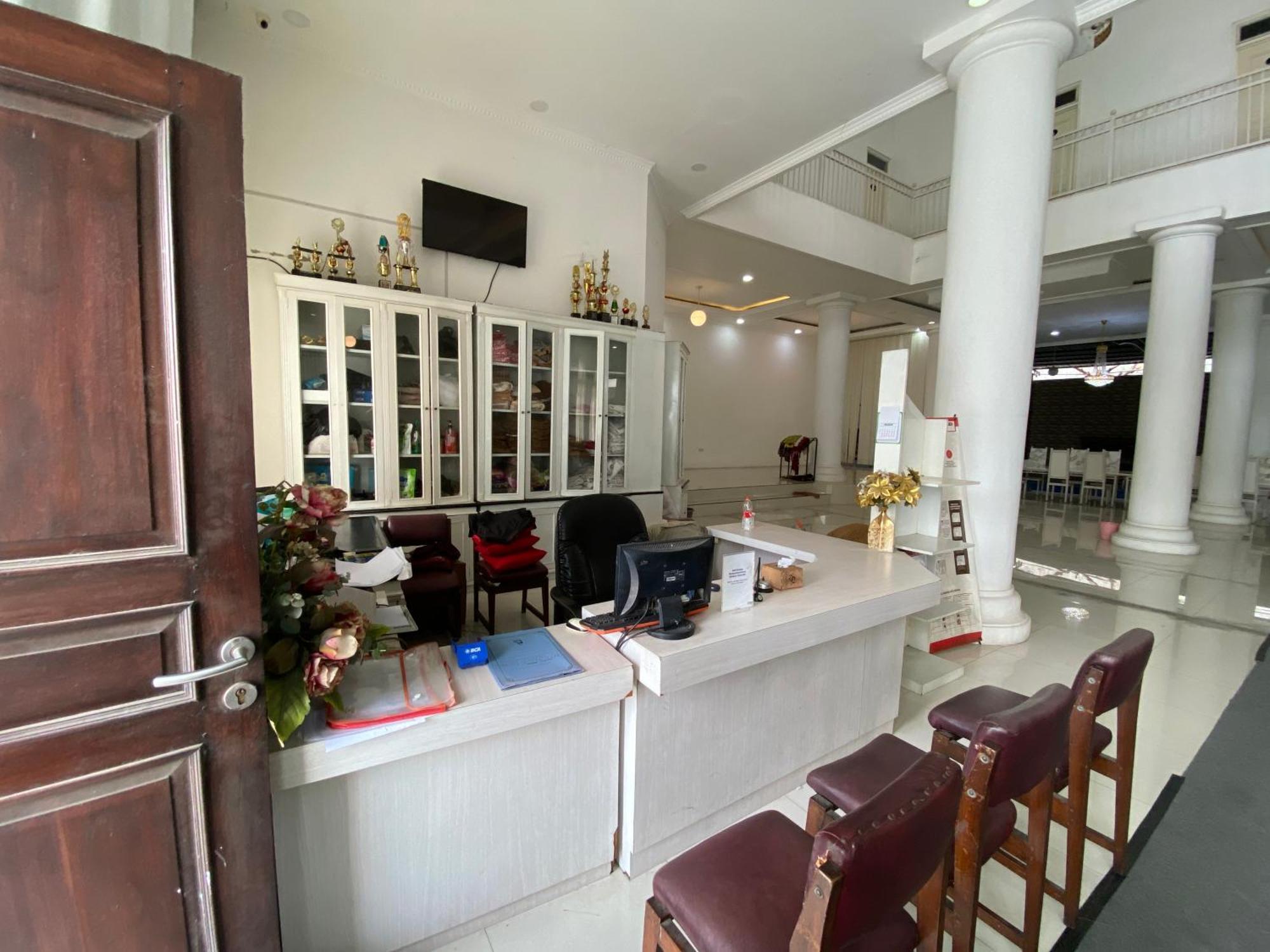 Griya Rw Family Guest House Redpartner Solo Extérieur photo