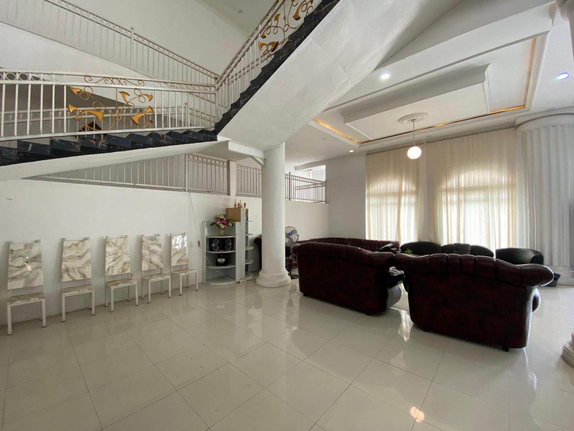 Griya Rw Family Guest House Redpartner Solo Extérieur photo