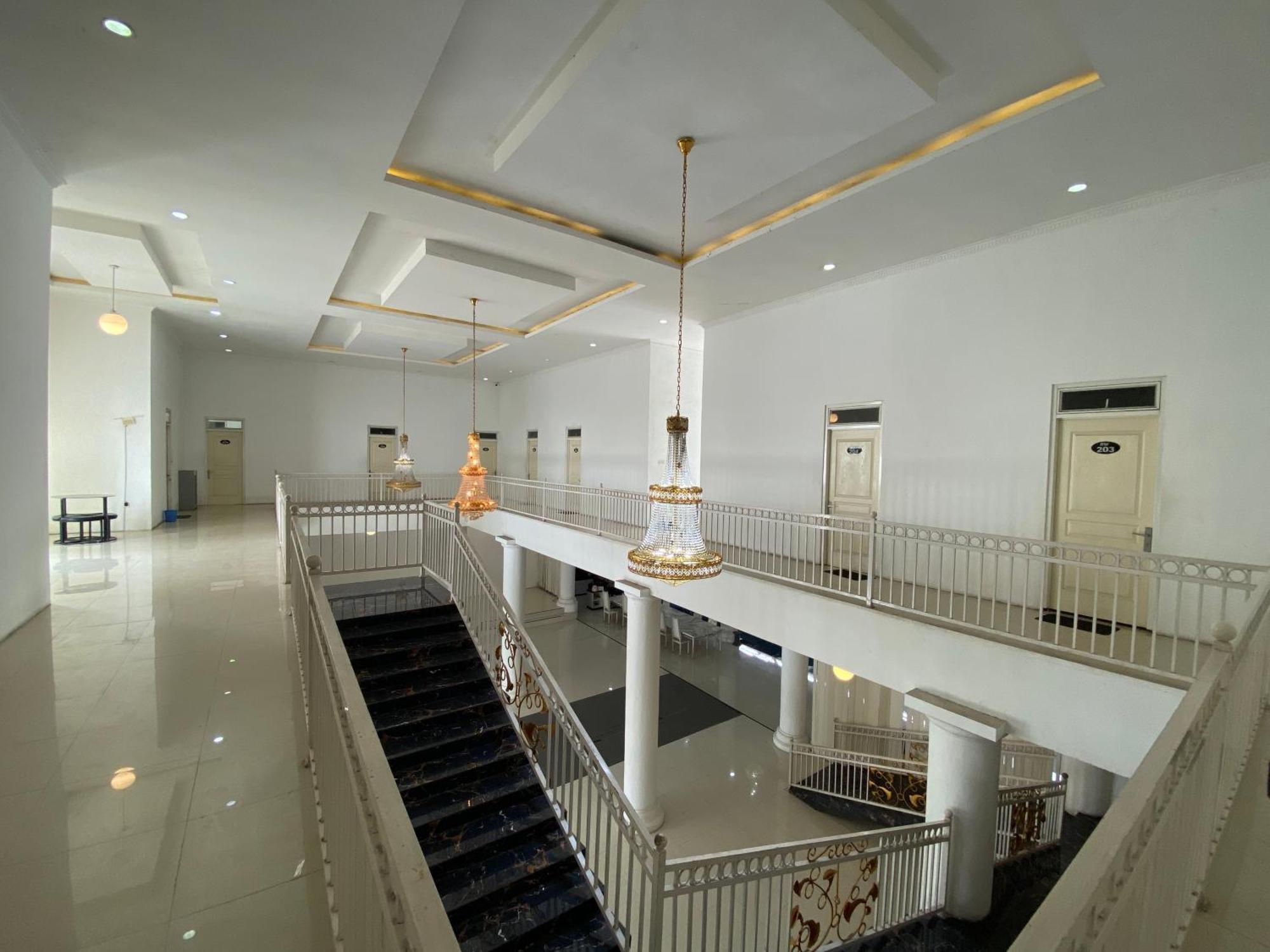 Griya Rw Family Guest House Redpartner Solo Extérieur photo