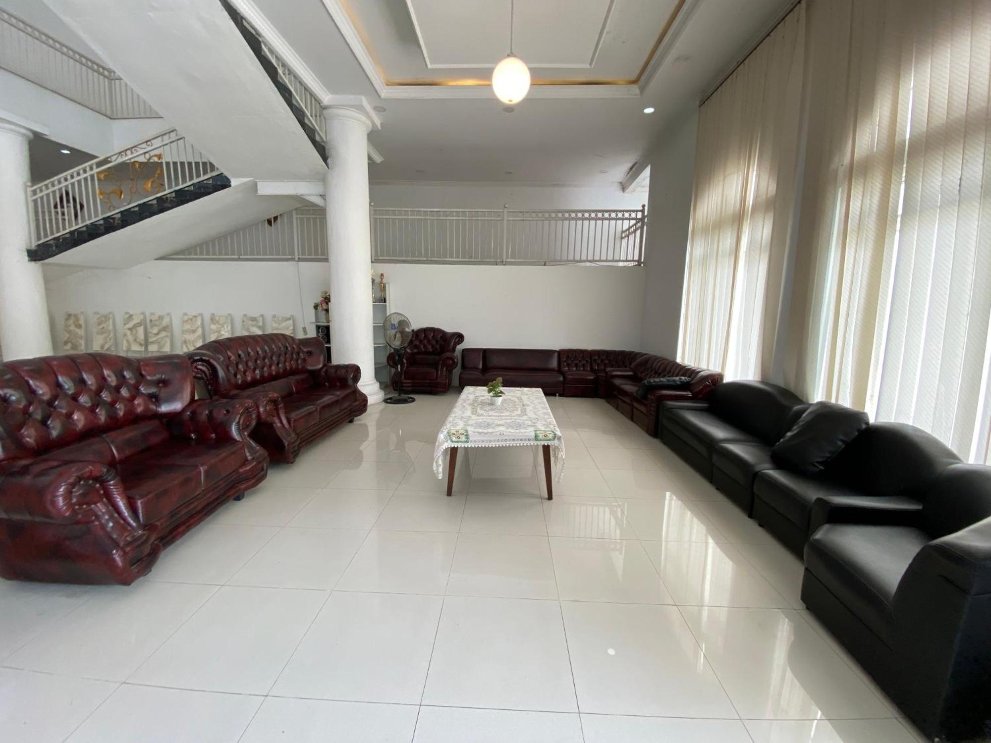 Griya Rw Family Guest House Redpartner Solo Extérieur photo