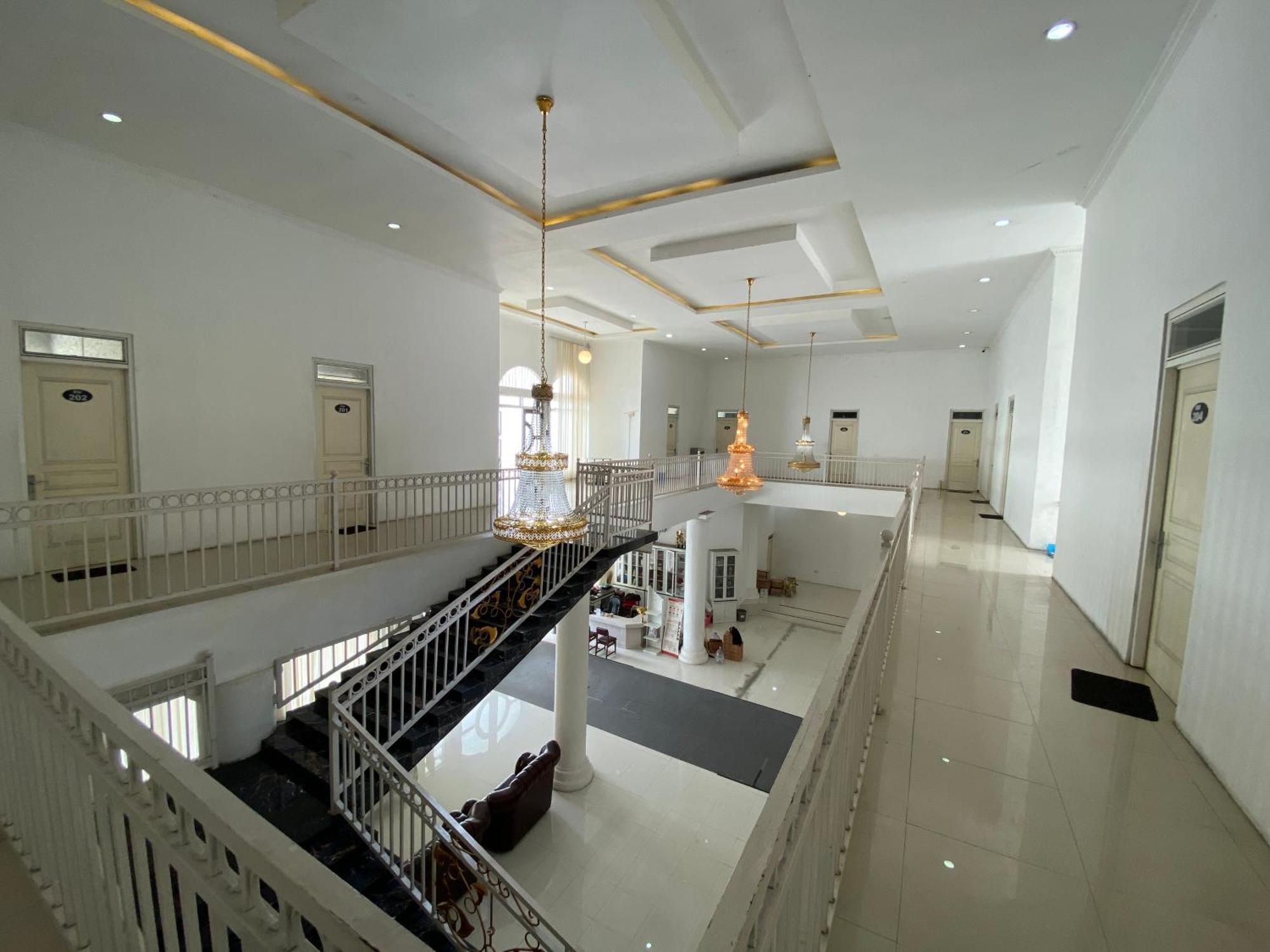 Griya Rw Family Guest House Redpartner Solo Extérieur photo