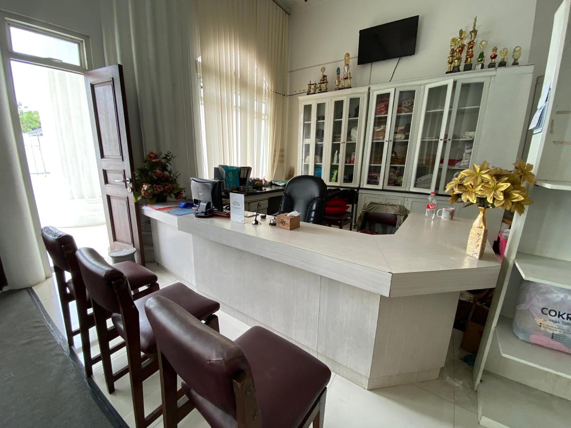 Griya Rw Family Guest House Redpartner Solo Extérieur photo