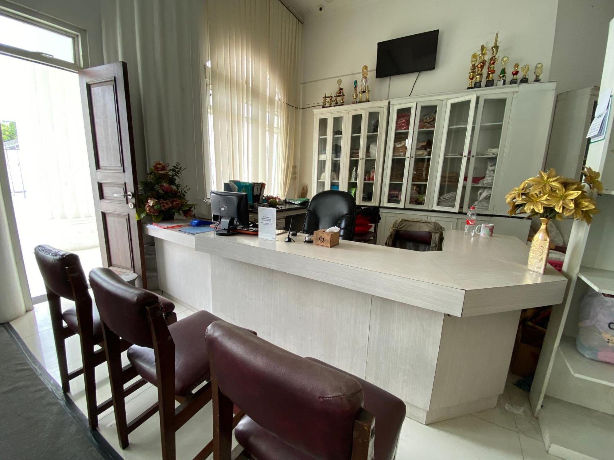Griya Rw Family Guest House Redpartner Solo Extérieur photo