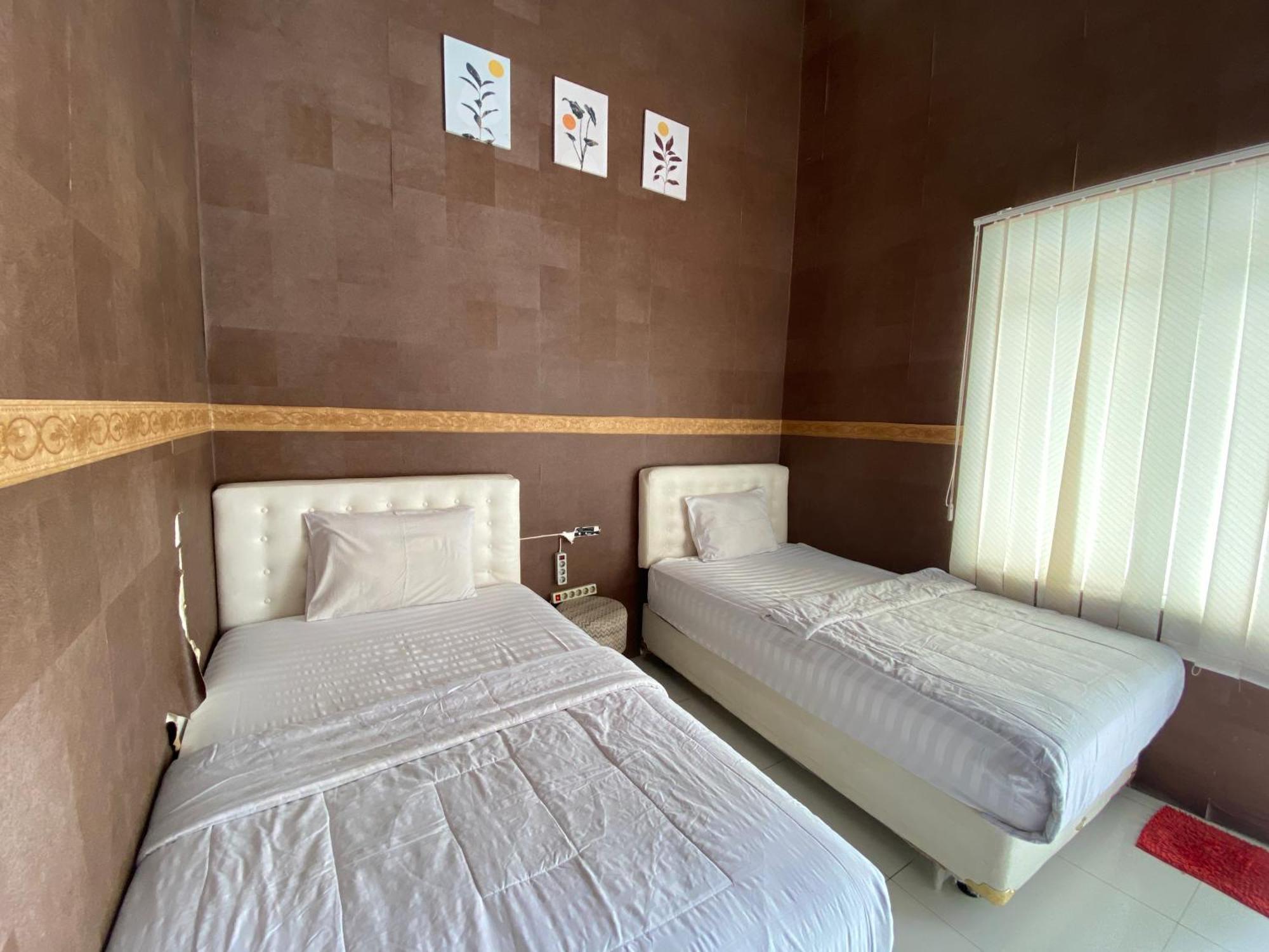 Griya Rw Family Guest House Redpartner Solo Extérieur photo