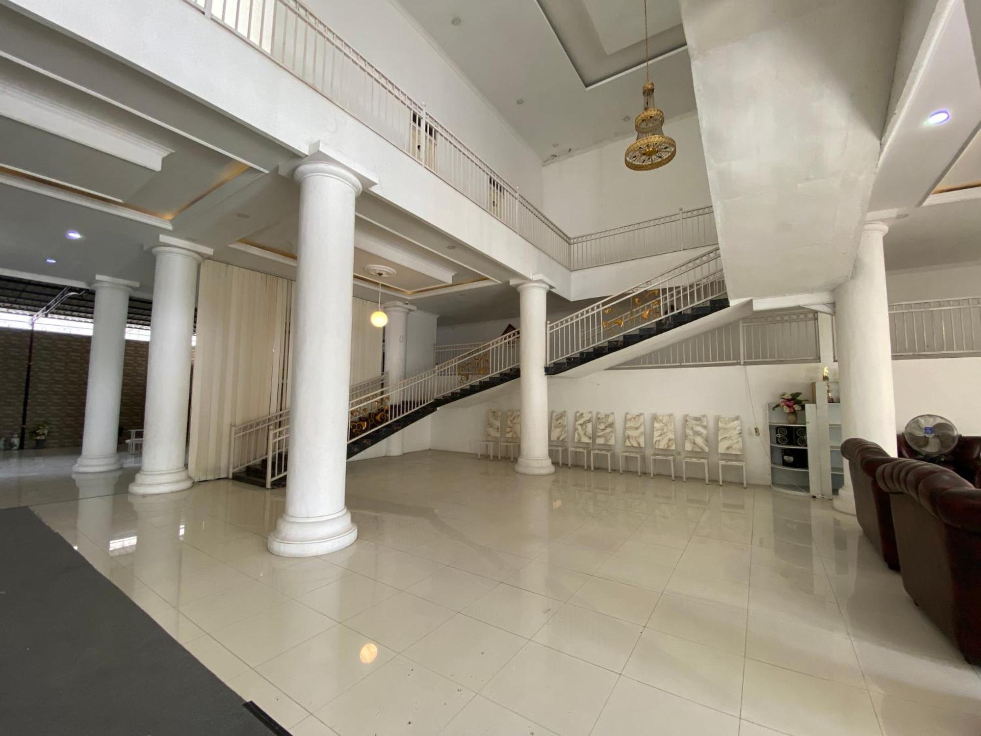 Griya Rw Family Guest House Redpartner Solo Extérieur photo