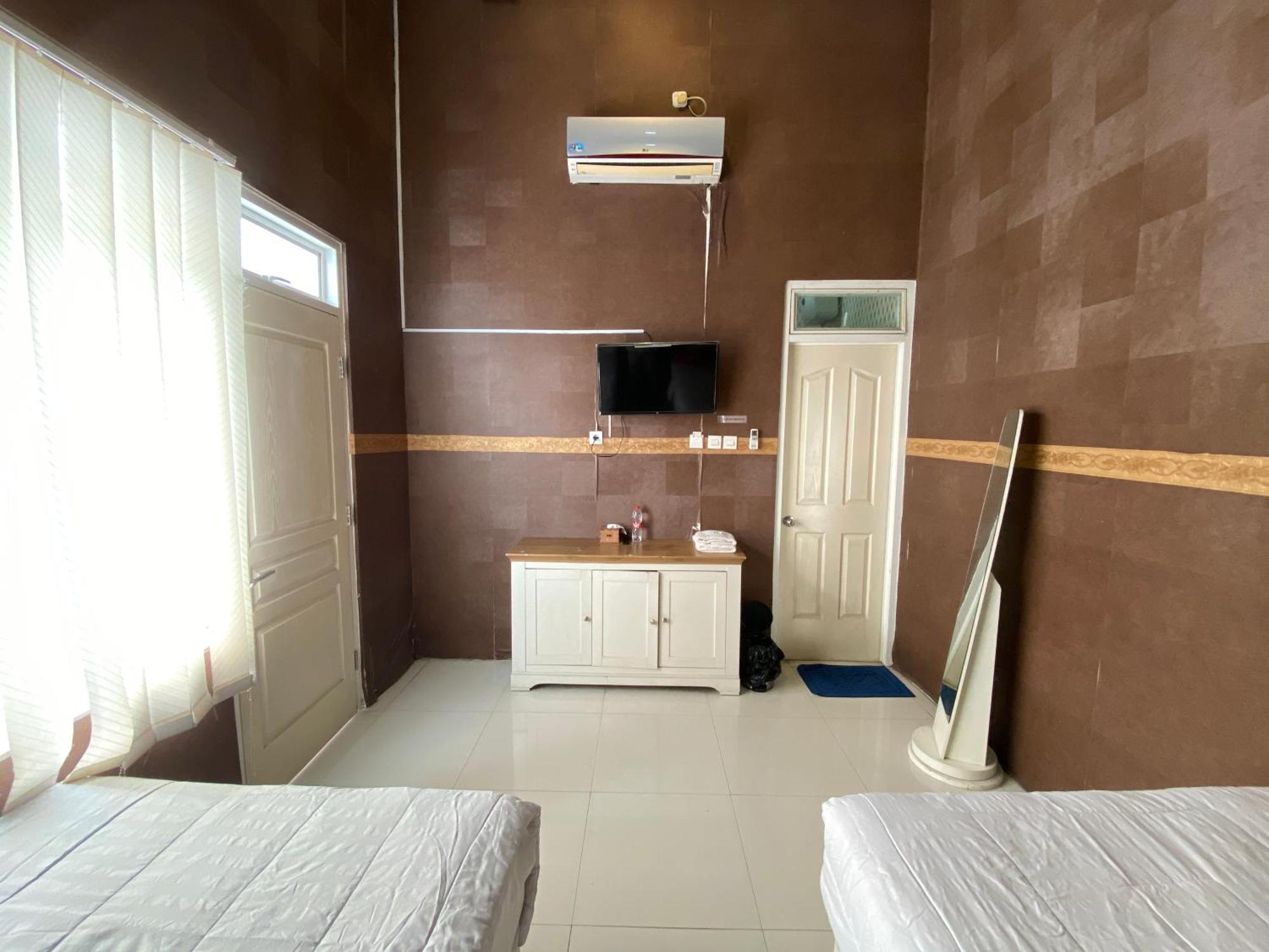 Griya Rw Family Guest House Redpartner Solo Extérieur photo