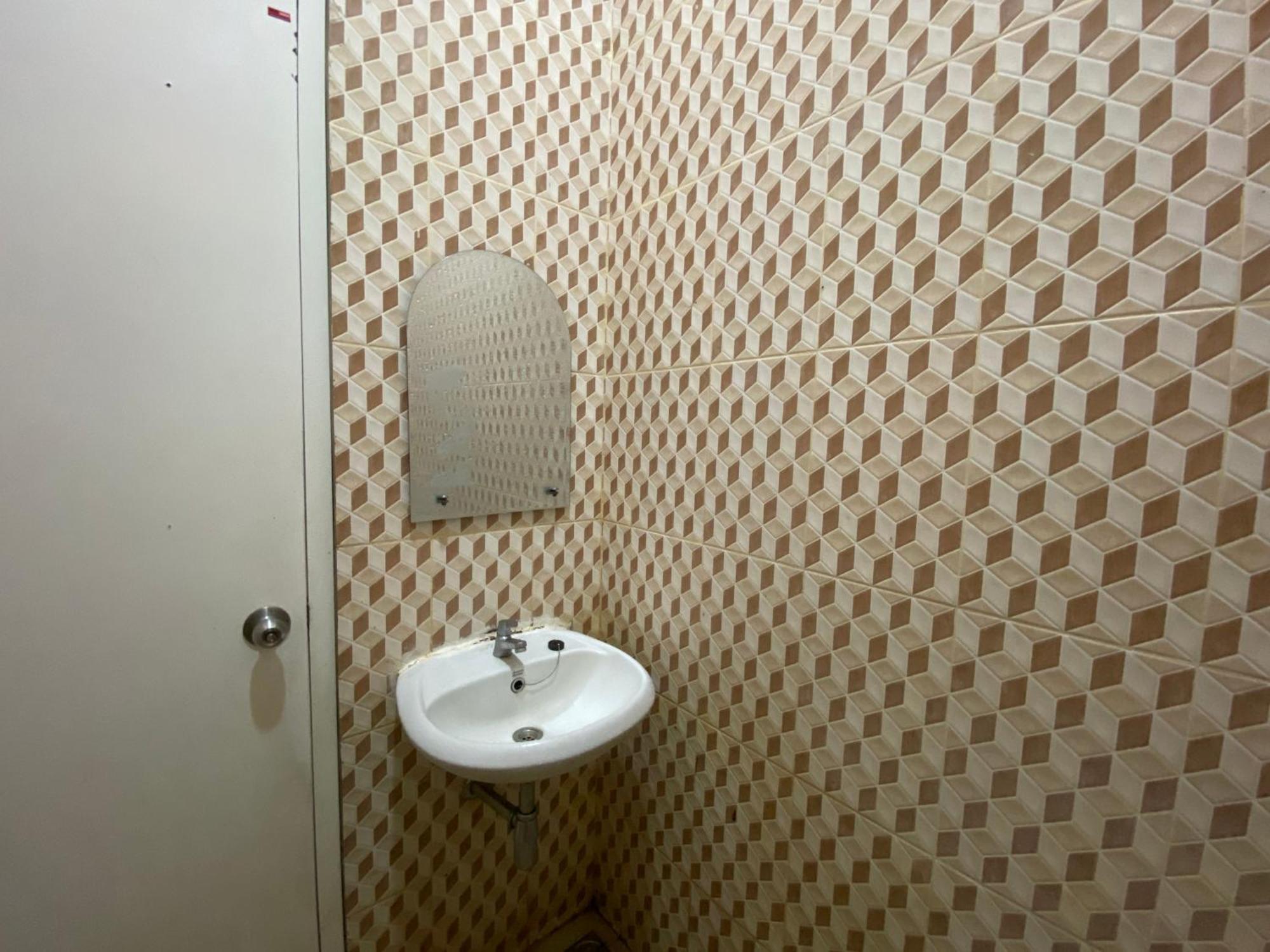 Griya Rw Family Guest House Redpartner Solo Extérieur photo