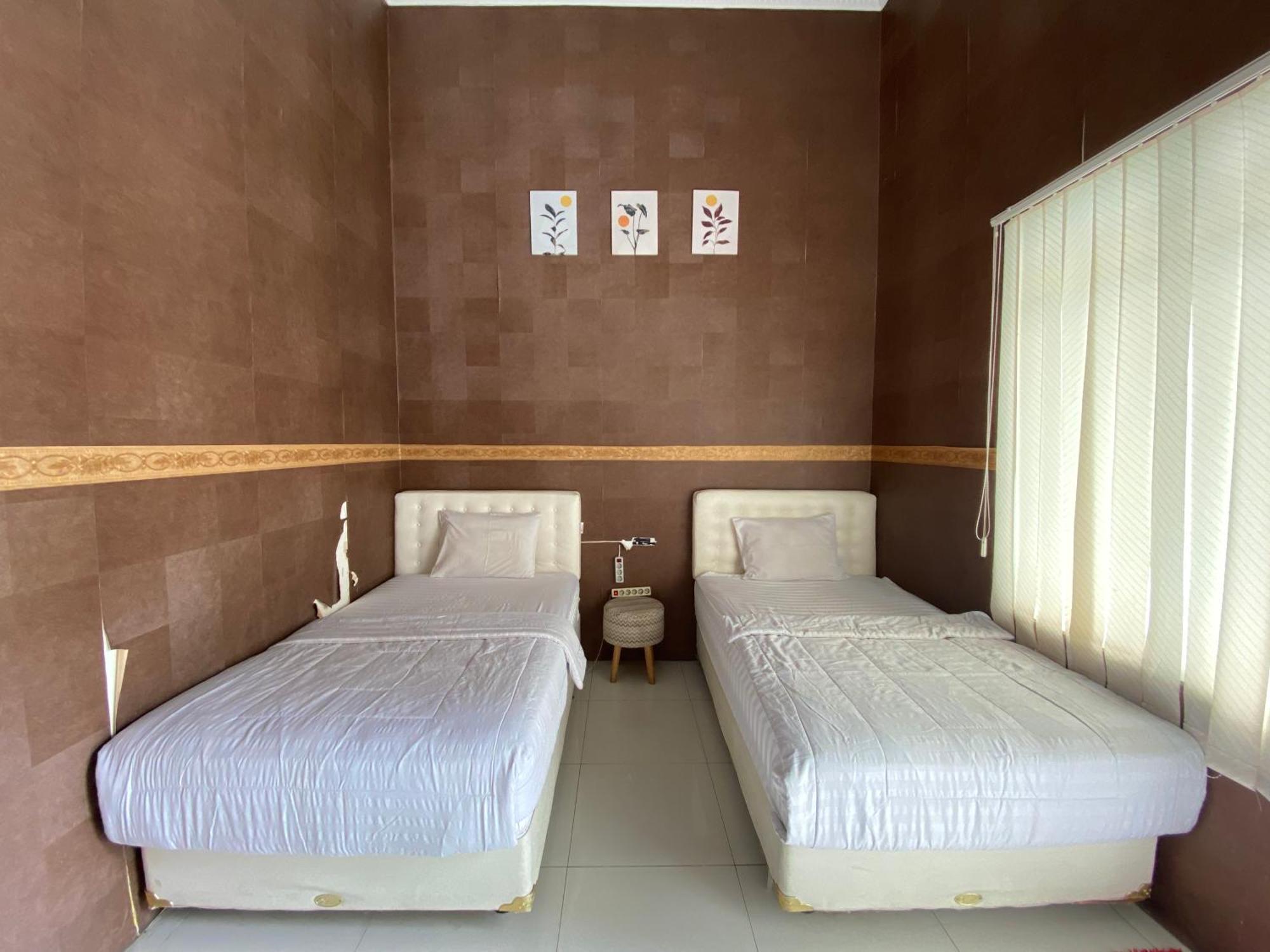 Griya Rw Family Guest House Redpartner Solo Extérieur photo