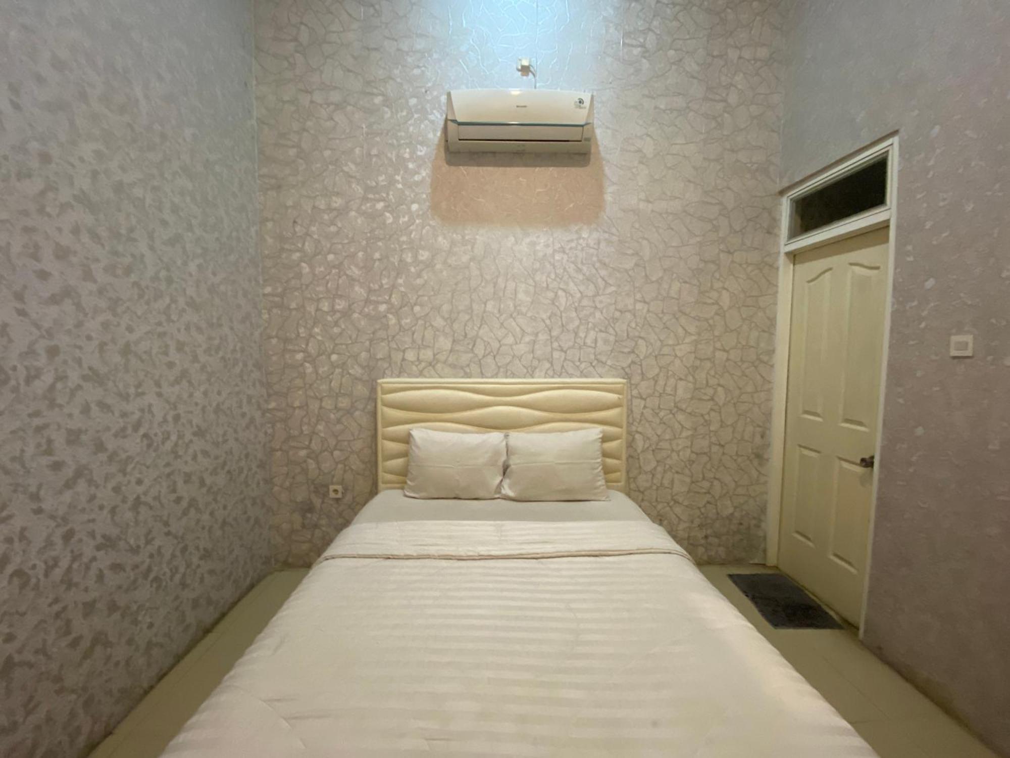 Griya Rw Family Guest House Redpartner Solo Extérieur photo