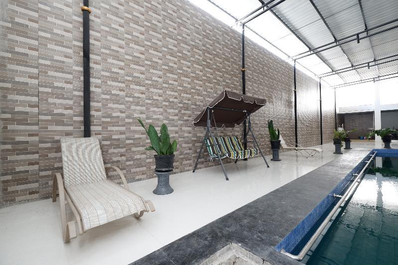 Griya Rw Family Guest House Redpartner Solo Extérieur photo